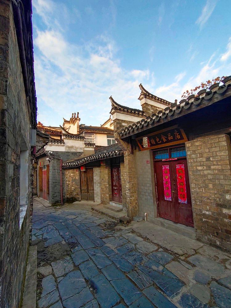 生肖狗：祥瑞临门，如约而至的吉祥，苦难随风而去，幸福如云而至